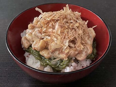 栄養満点！おかか納豆めかぶ丼